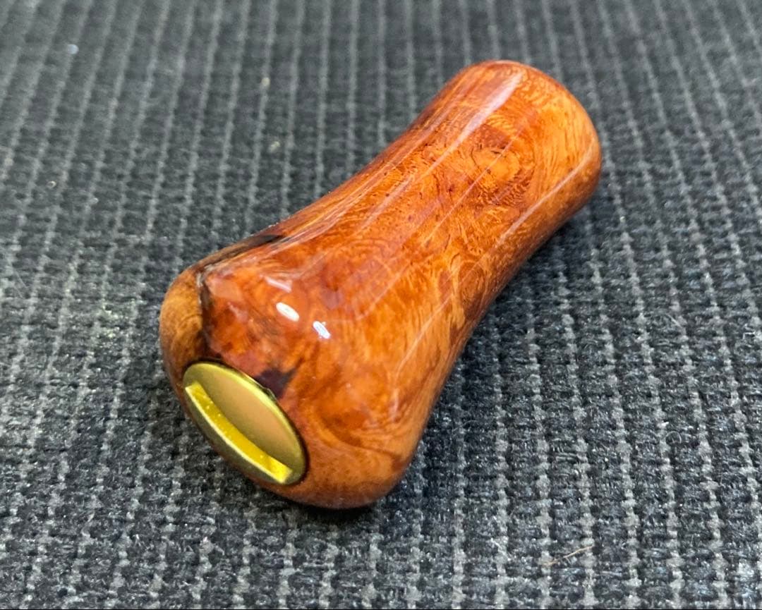 わたらせ樹脂工房製花梨瘤紅白スポルテッド丸型　シマノ用