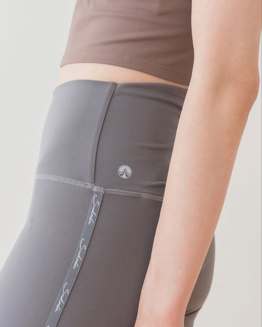 新品【SUKALA】バックギャザーレギンス　グレー　Mサイズ　lava