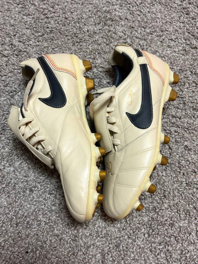 ナイキ　ティエンポ　ロナウジーニョ　HG サッカー　スパイク　NIKE シューズ