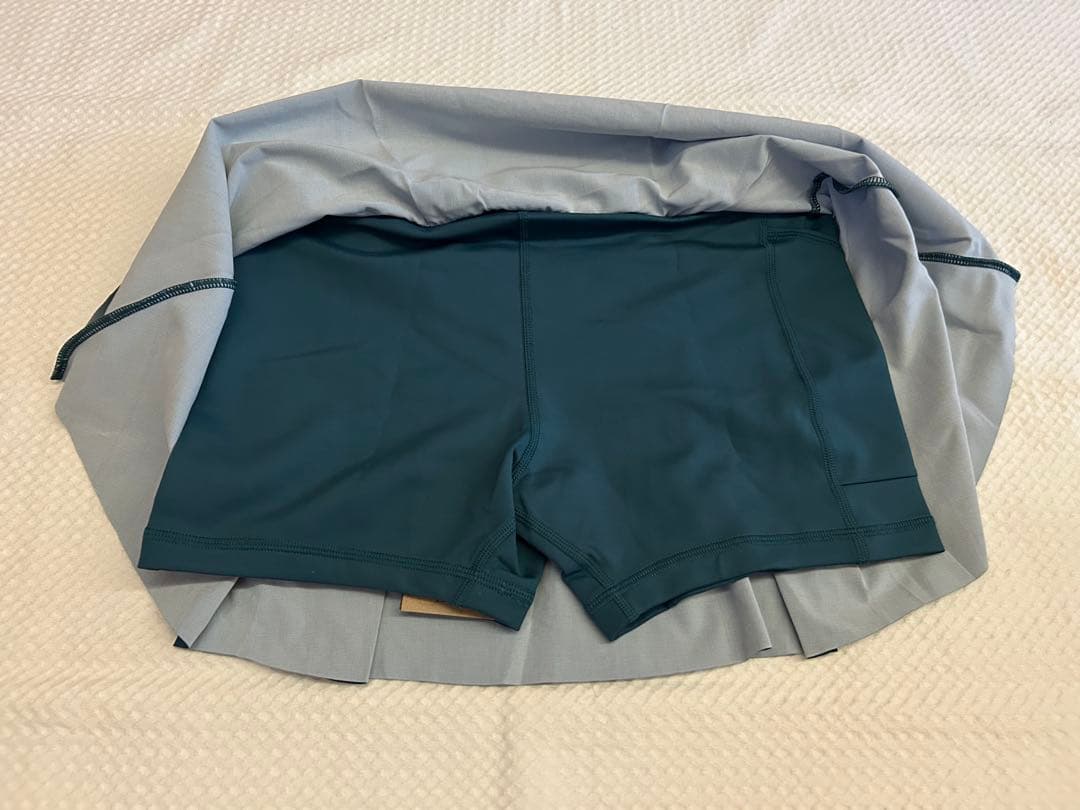 ナイキ　テニスウェア　緑柄スコート　US-Sサイズ　新品