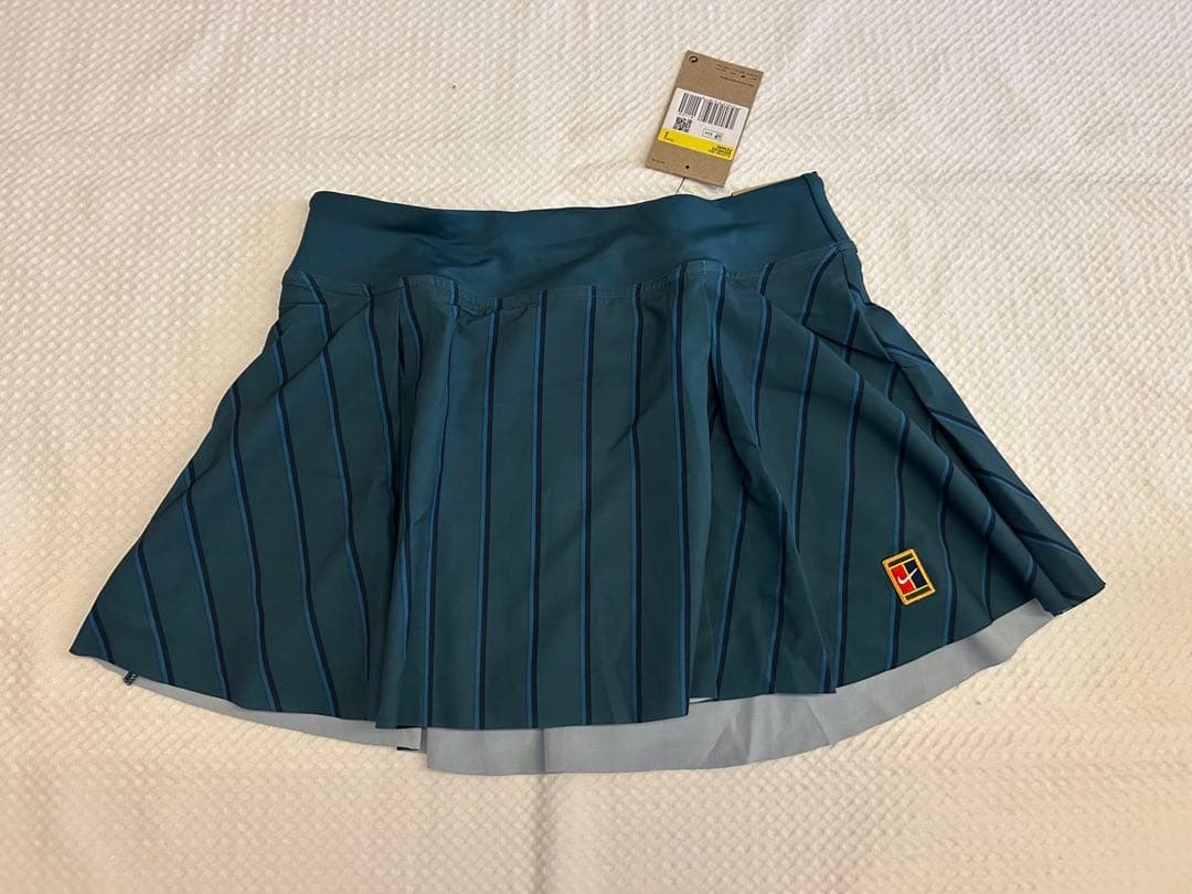 ナイキ　テニスウェア　緑柄スコート　US-Sサイズ　新品