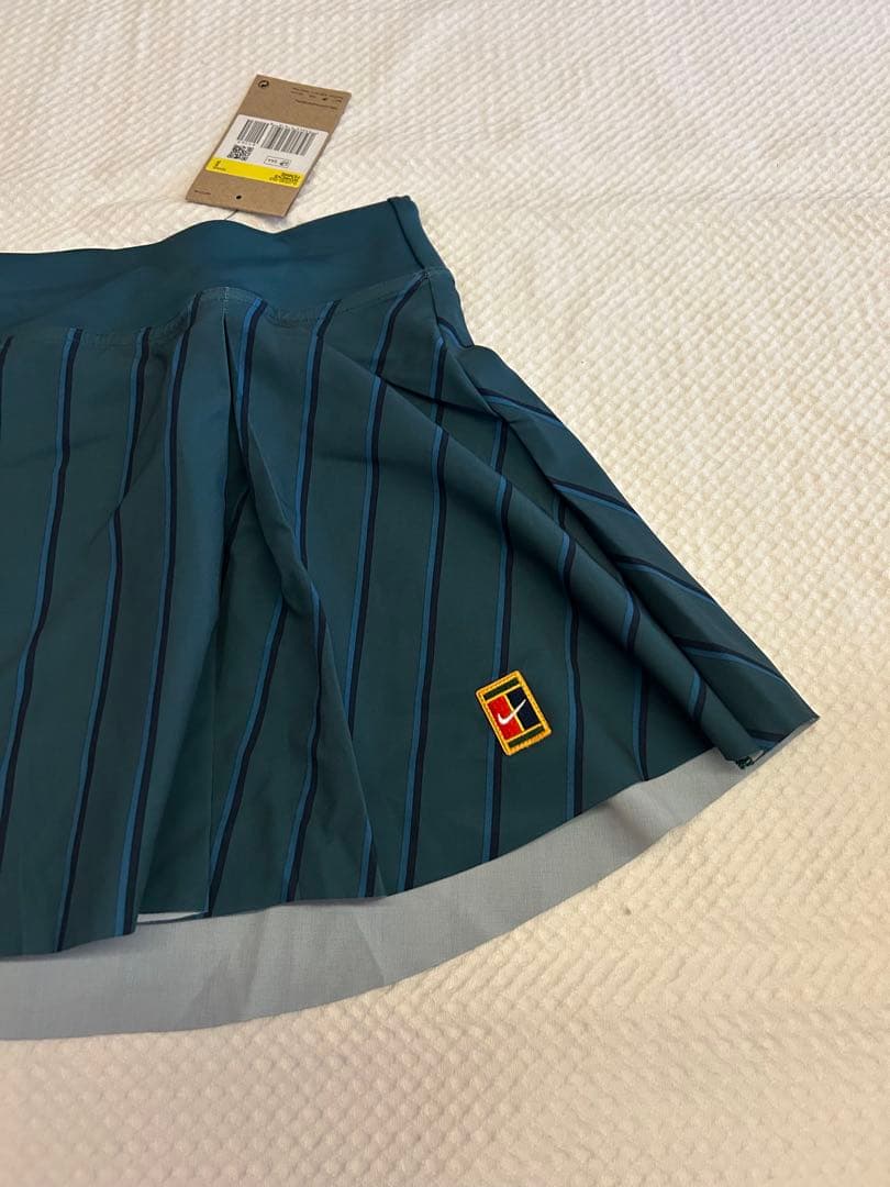 ナイキ　テニスウェア　緑柄スコート　US-Sサイズ　新品