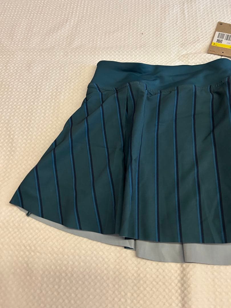 ナイキ　テニスウェア　緑柄スコート　US-Sサイズ　新品