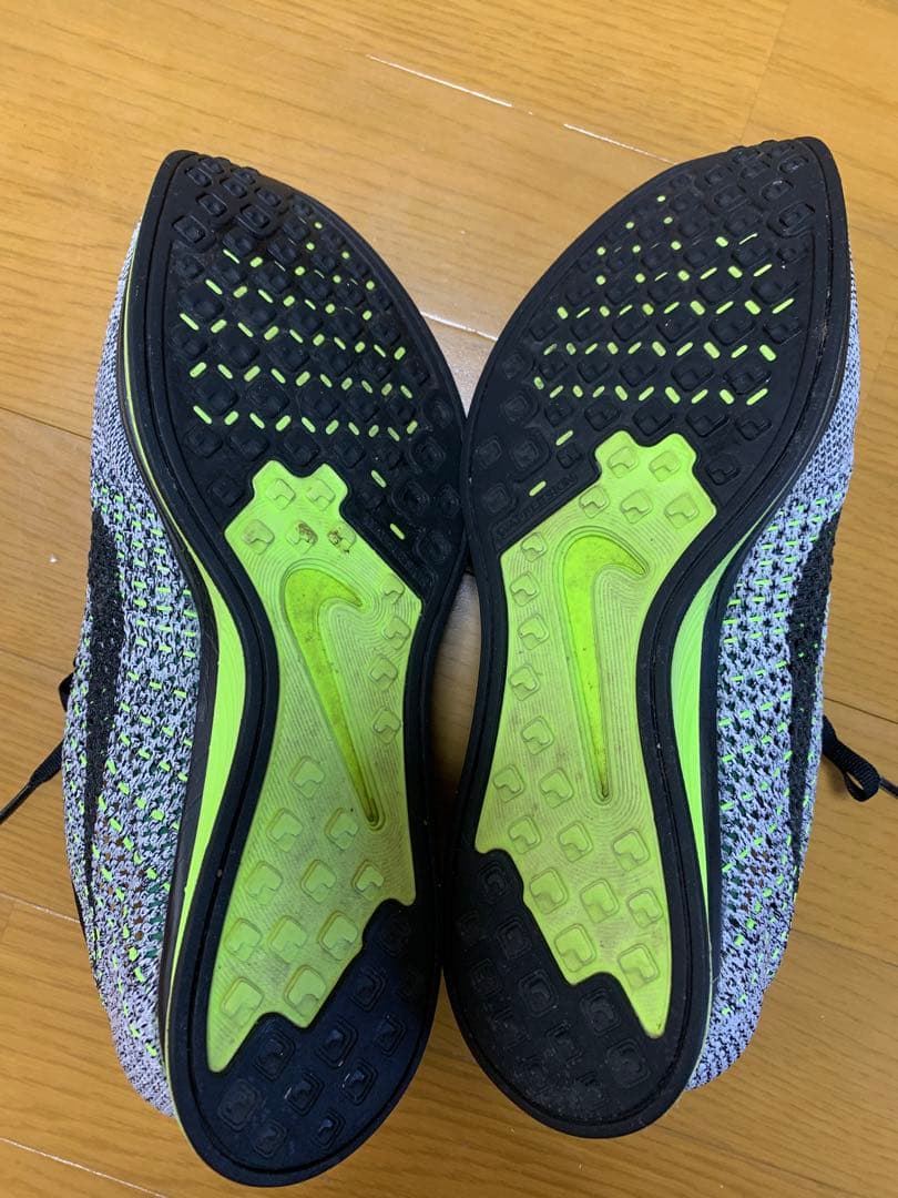 スパイク・シューズ Nike Flyknit Racer volt 27