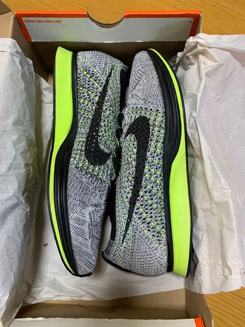 スパイク・シューズ Nike Flyknit Racer volt 27