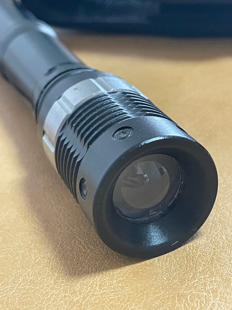 POLICE 7000W CL-124 ハンディライト　懐中電灯　ジャンク品