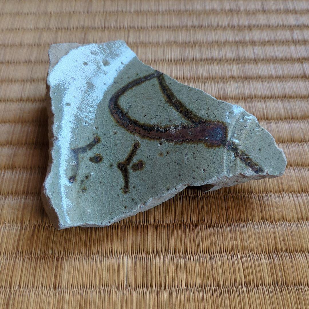陶器の破片 独特な鳥の模様付き　古唐津の陶片小山路窯発掘品