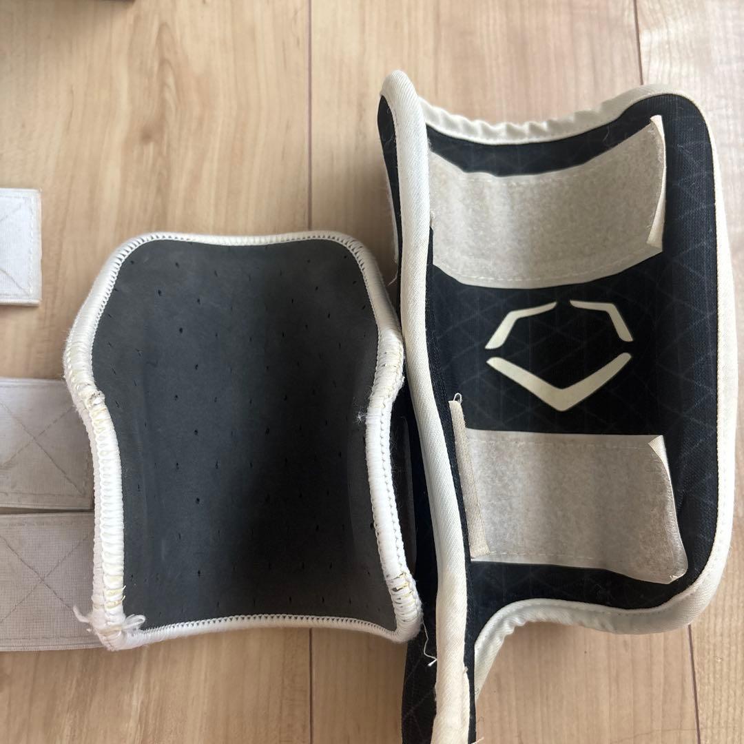 EVOSHIELD エルボーガード 、フットガードブラック/ホワイト