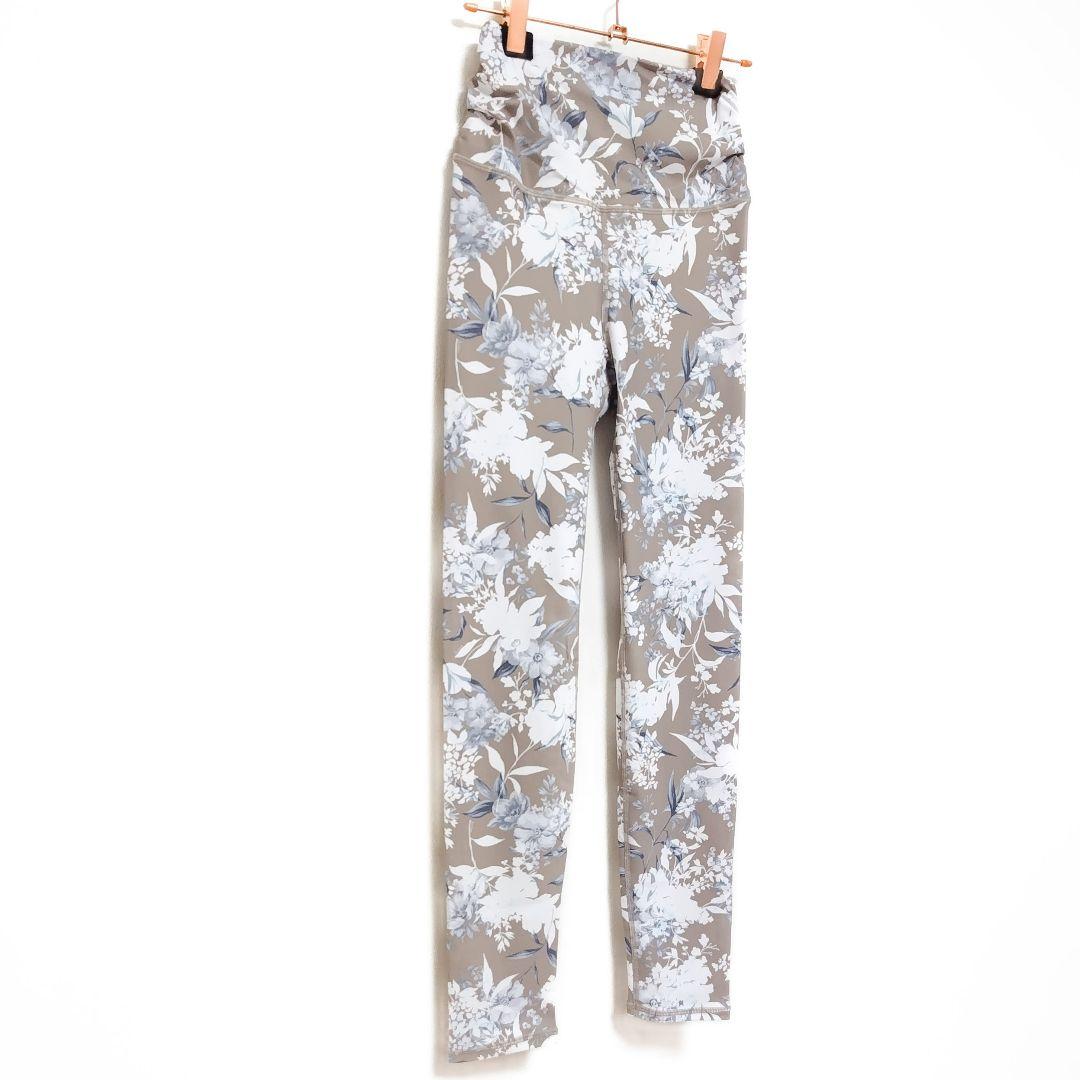 1【未使用】ジュリエ カップ付きトップス レギンス＊ヨガウェア フィットネス