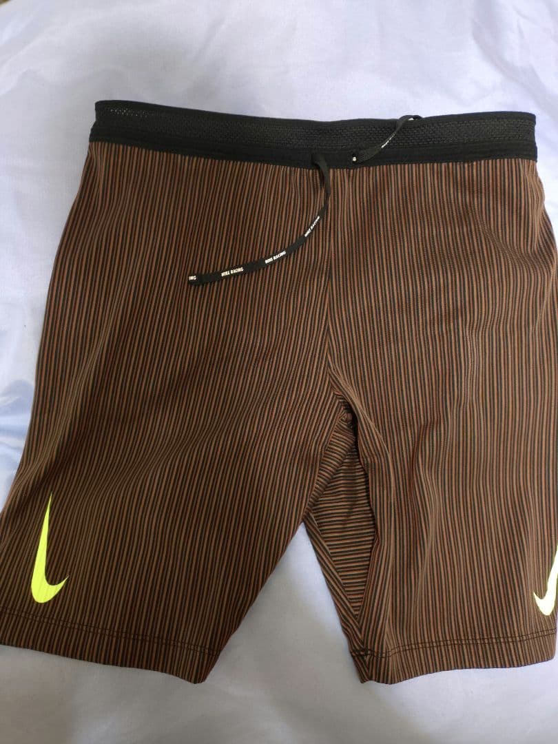 Nike エアロスイフトハーフタイツ　Ｍサイズ