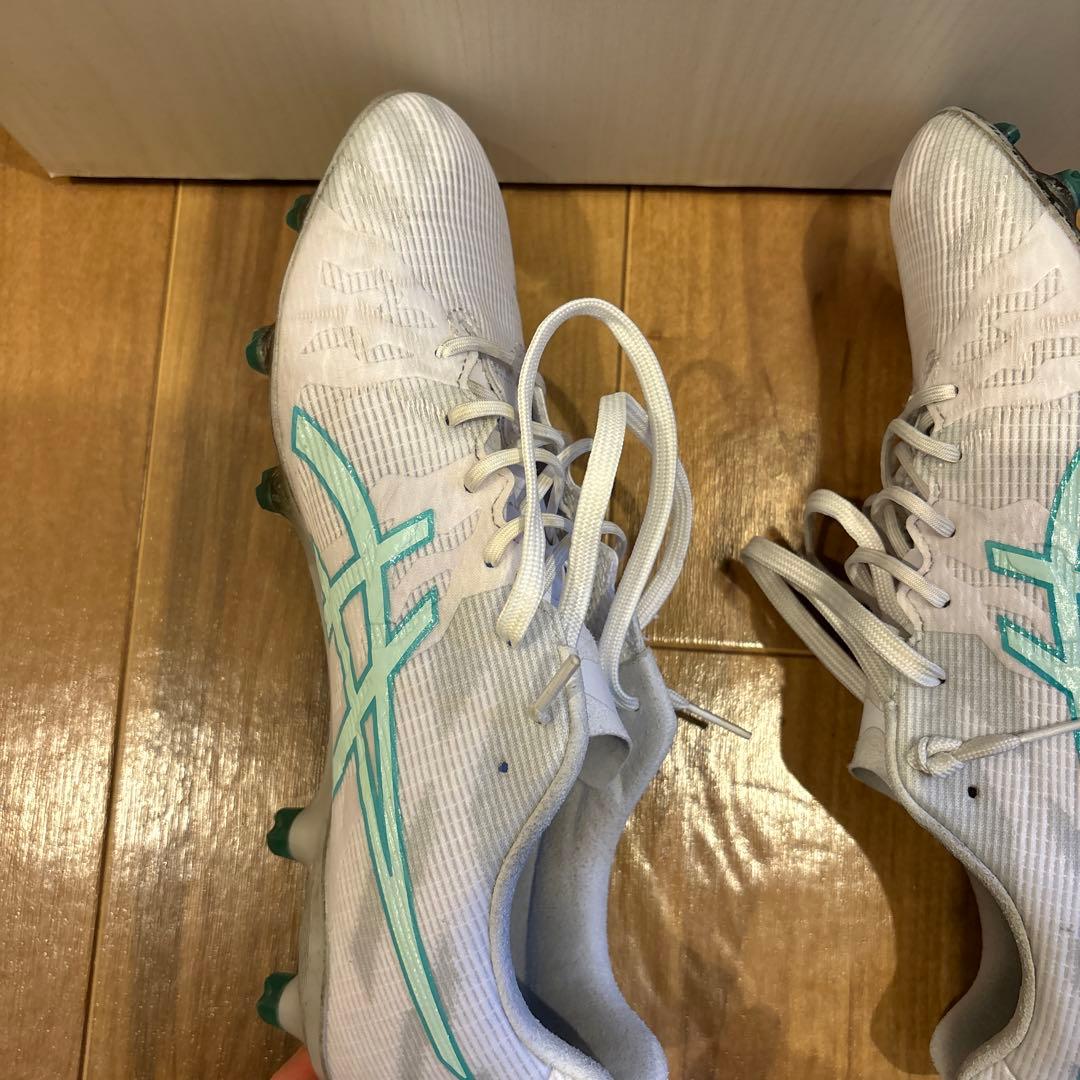 asics サッカーシューズ ホワイト/ターコイズ acros