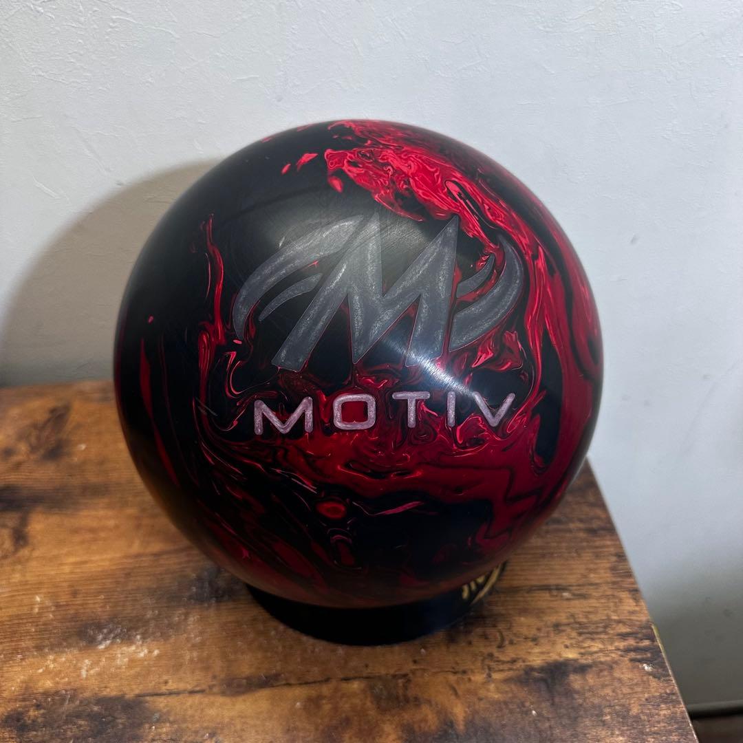 14ポンド美品　MOTIV JACKAL LE ボウリングボール