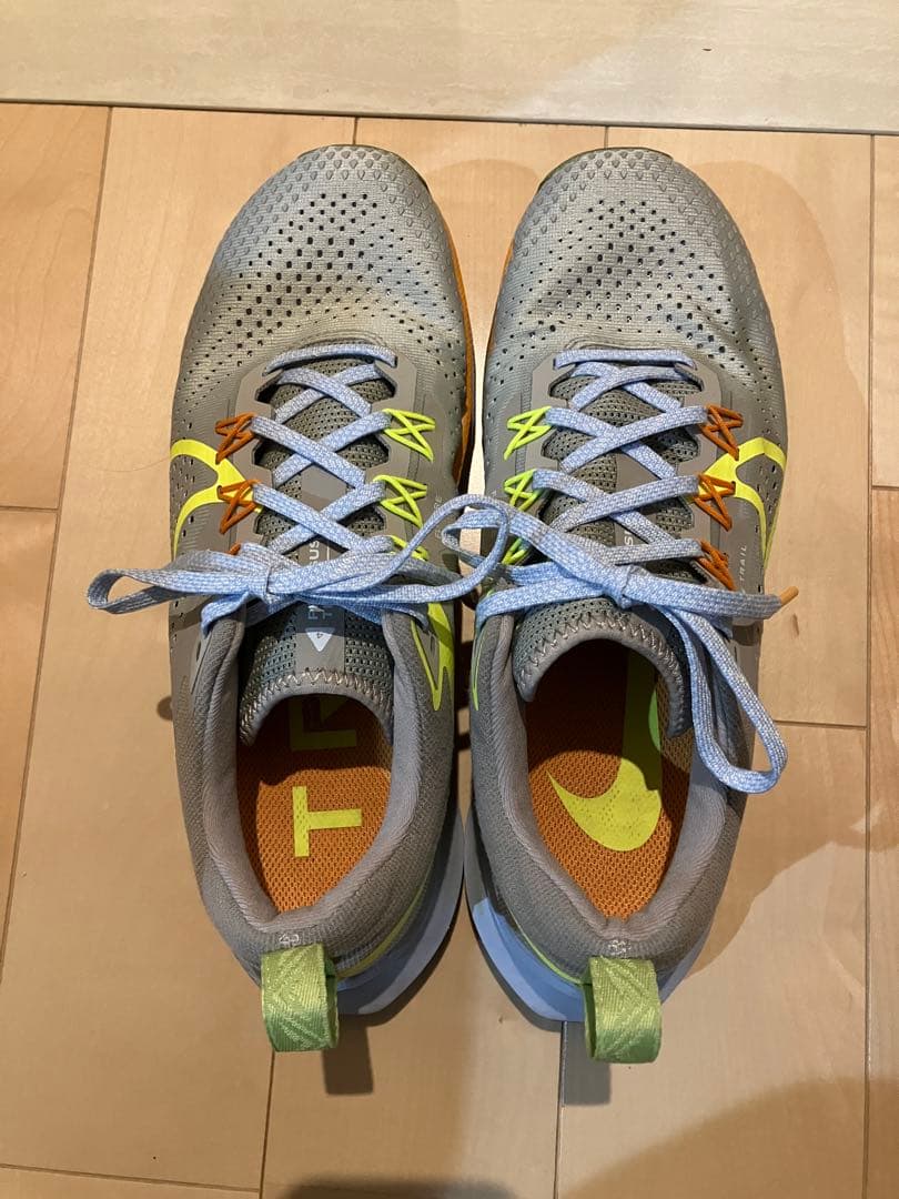 NIKEトレイルランニングシューズ グレー/イエロー/オレンジ26.0