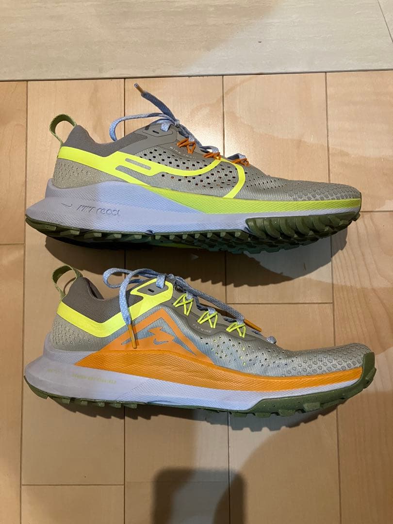NIKEトレイルランニングシューズ グレー/イエロー/オレンジ26.0