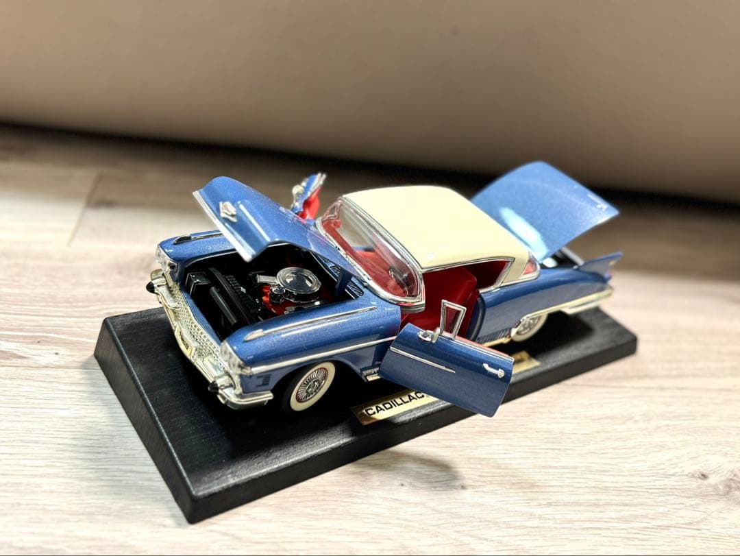 ダイキャストミニカー　1/18 キャデラック　ブルー