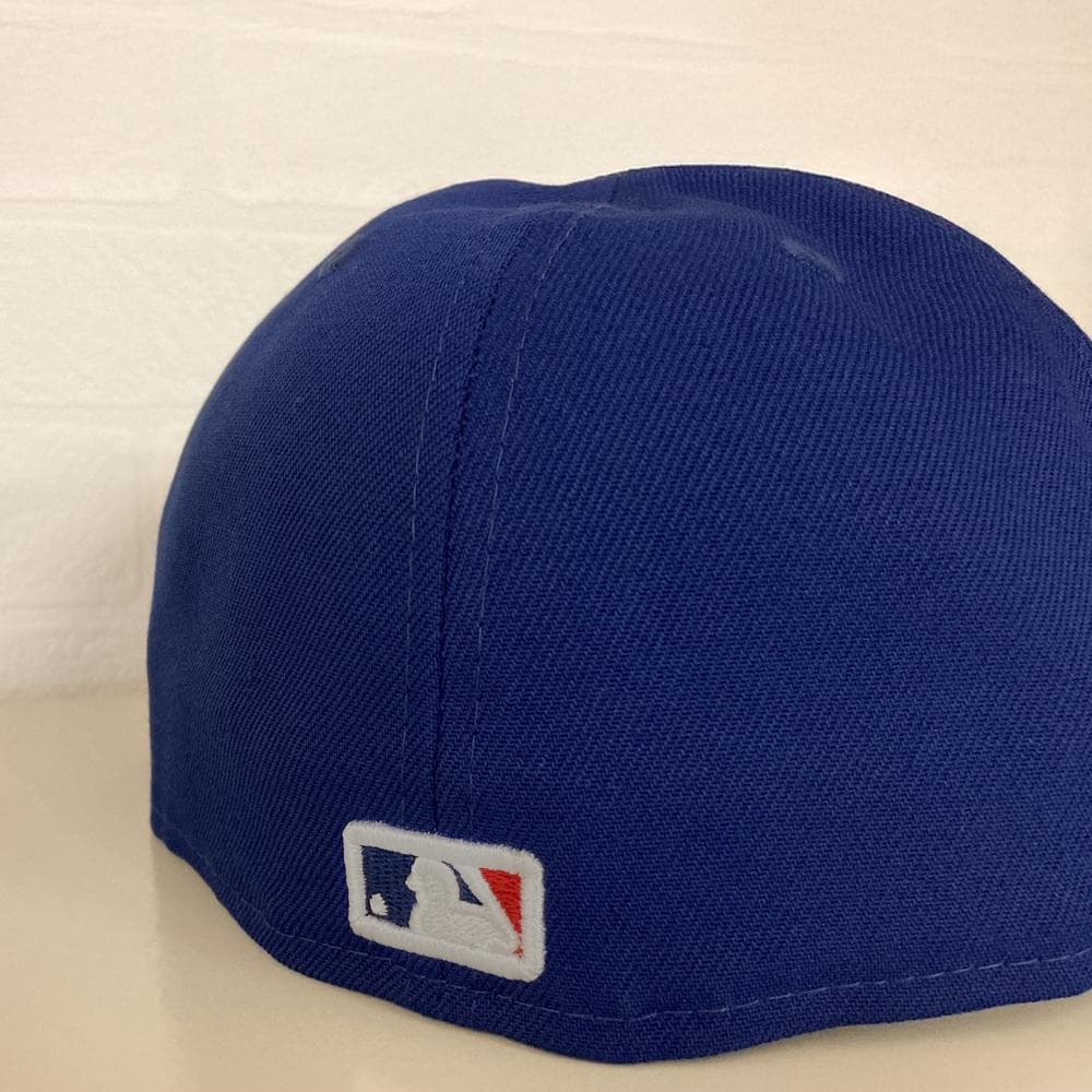 ドジャース大谷選手のサインとデコピンの刺繍入りキャップ60.6cm