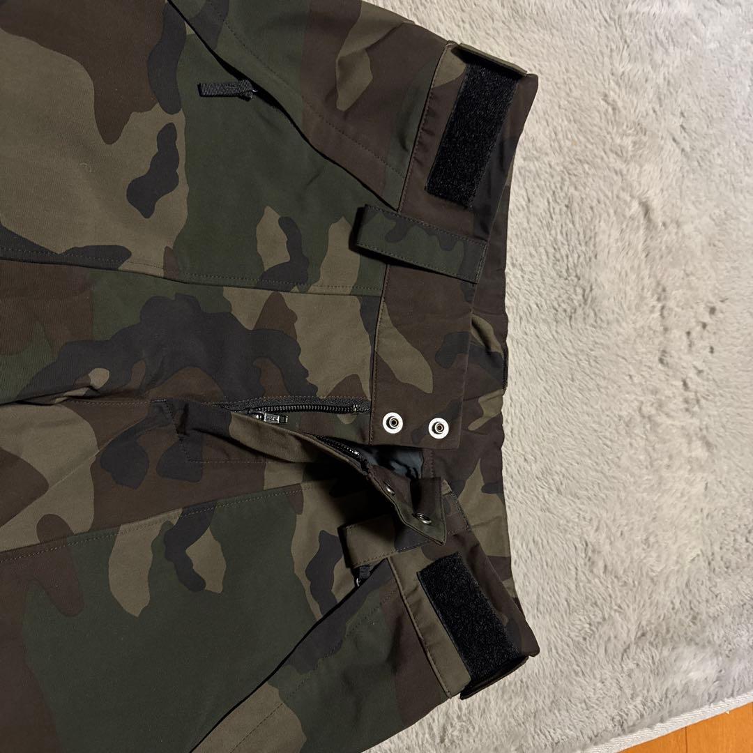 The North Face カモフラージュ スノーボードパンツ