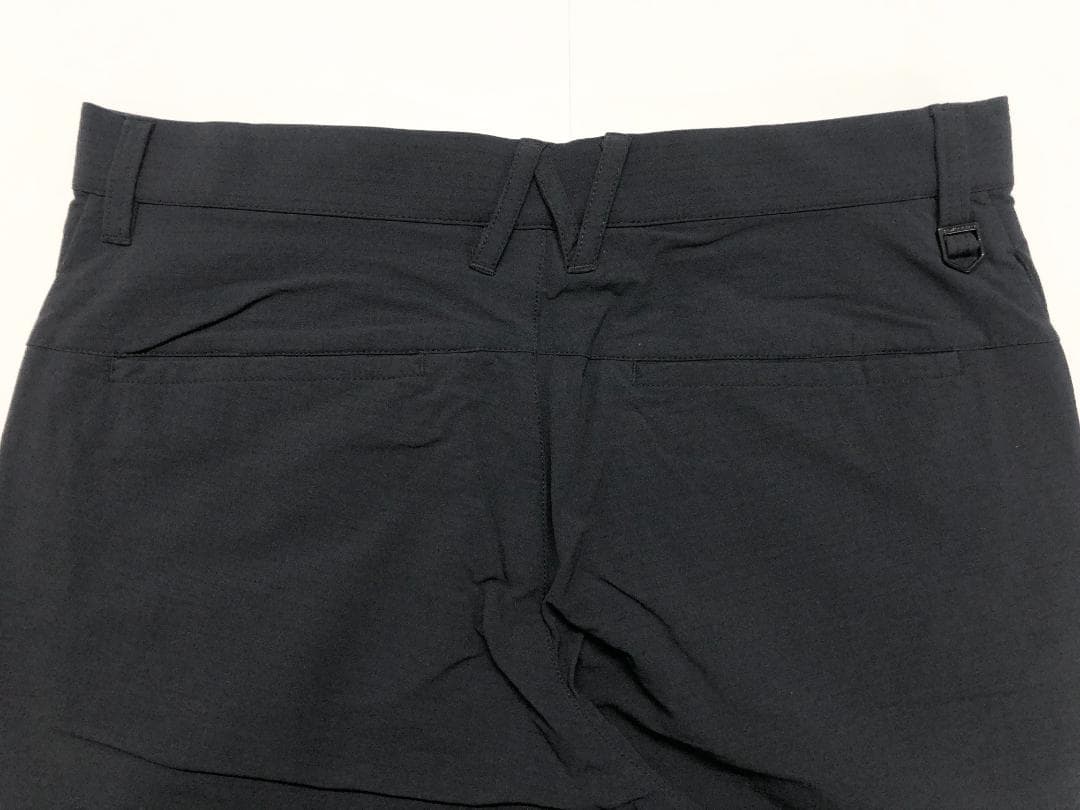 ○★新品未使用　NEW BALANCE　テーパードパンツ　5　ブラック
