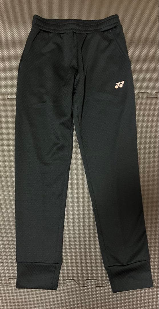 黒いウォームアップパンツ　Mサイズ