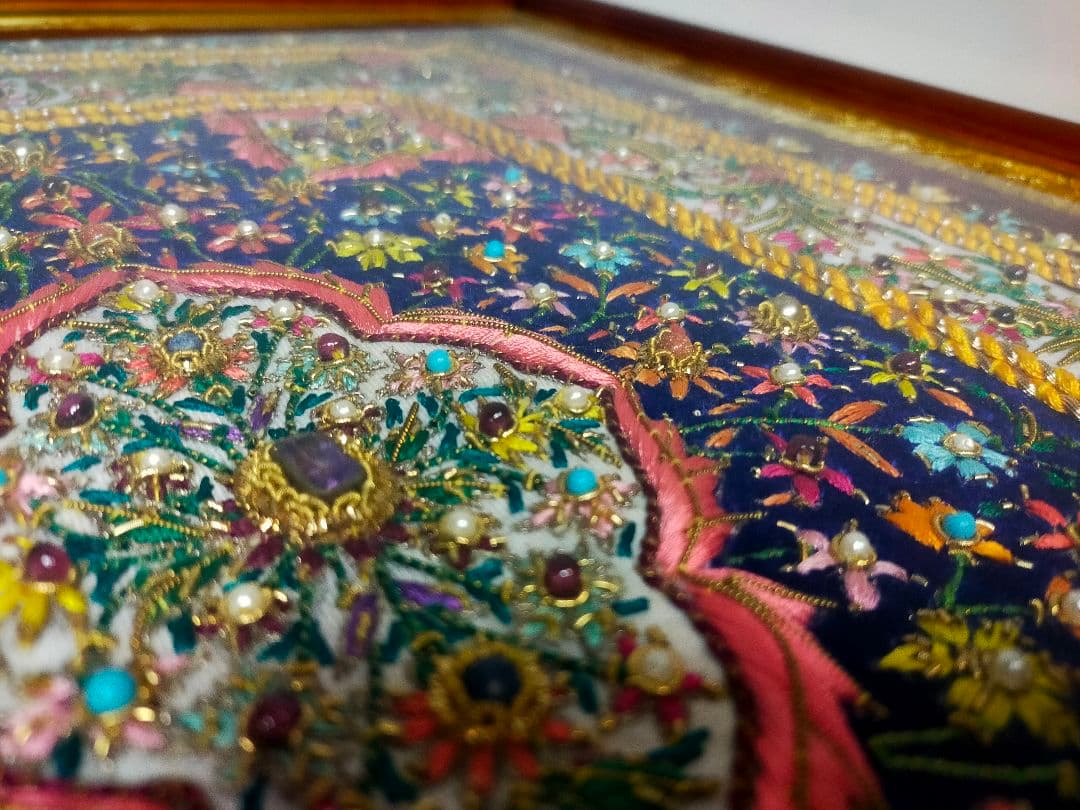 [至高の壁掛け] 天然石&金糸が輝く。豪華額装刺繍。一点物