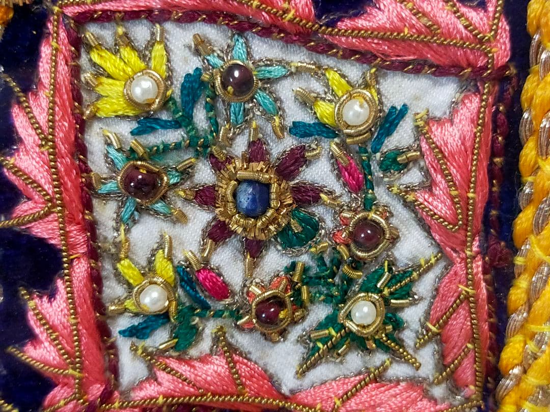 [至高の壁掛け] 天然石&金糸が輝く。豪華額装刺繍。一点物