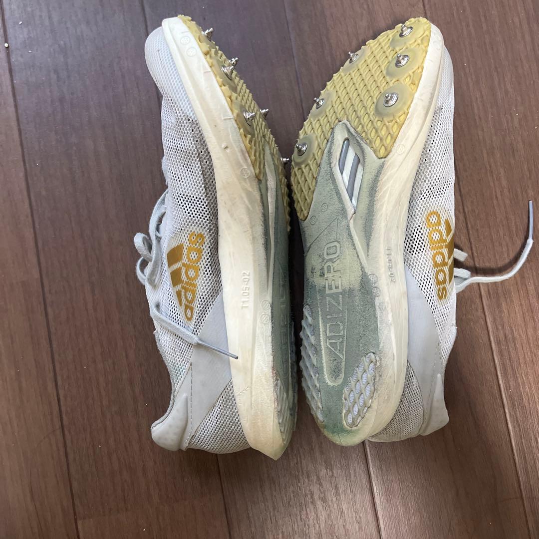 adizero スパイクシューズ ホワイト/ゴールド24CM