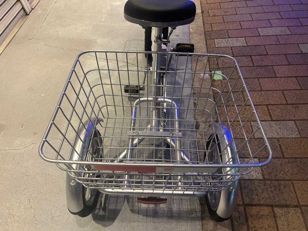 未使用DATWO 三輪自転車 14インチ 大人用三輪車 高齢者 前後カゴ付です。