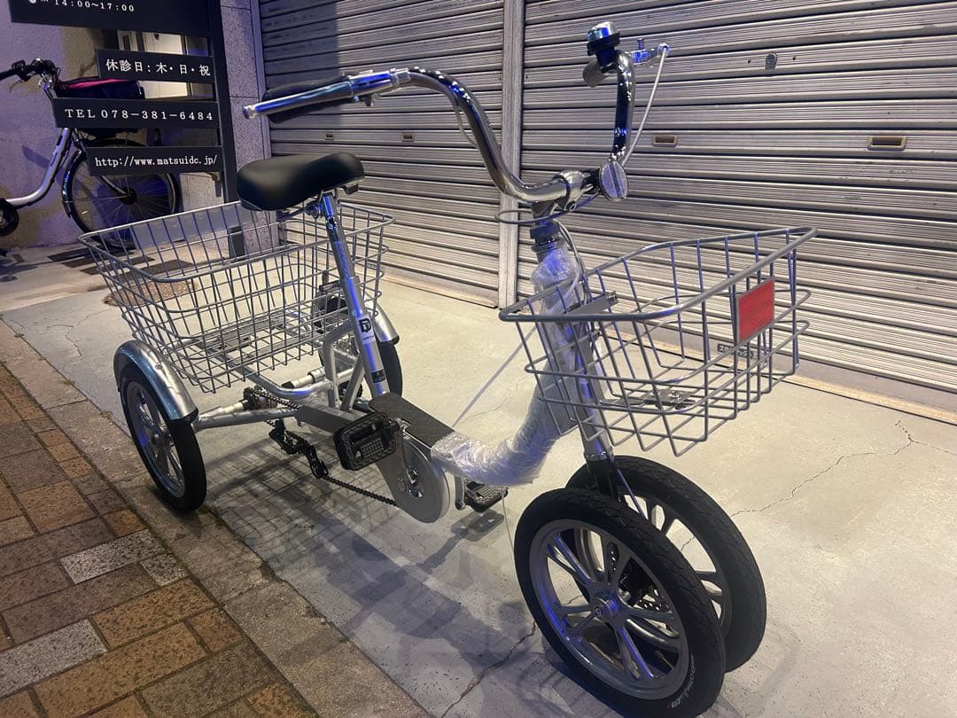 未使用DATWO 三輪自転車 14インチ 大人用三輪車 高齢者 前後カゴ付です。