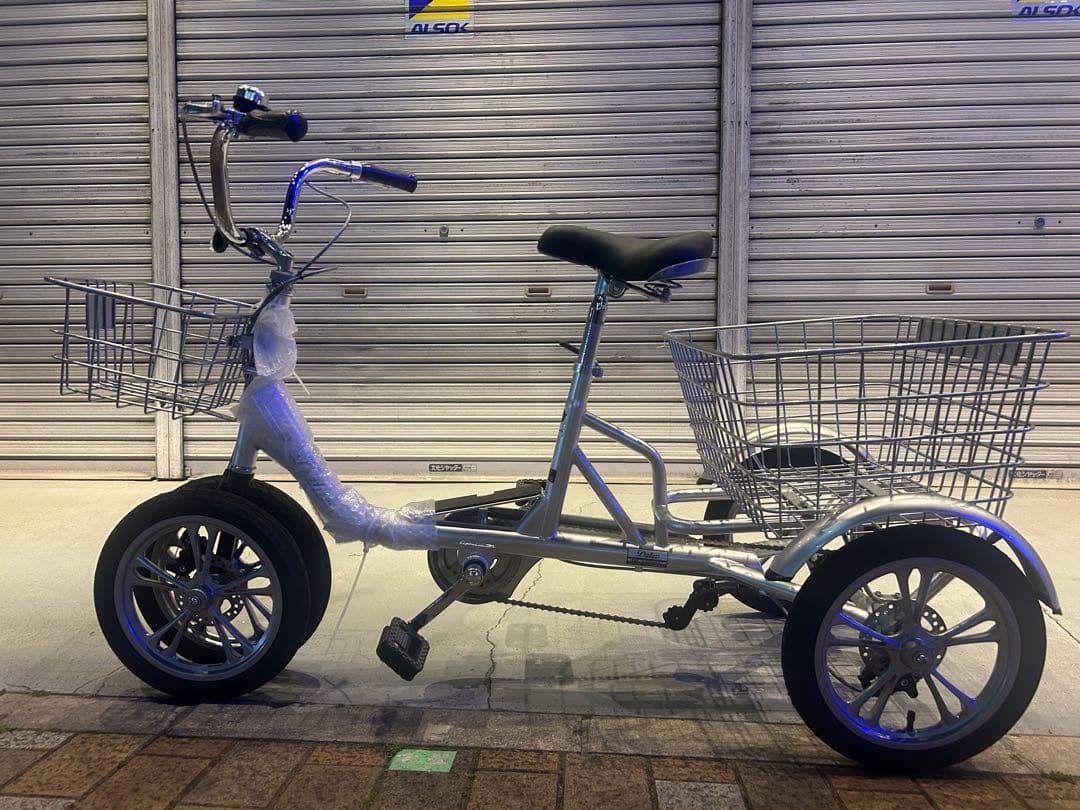 未使用DATWO 三輪自転車 14インチ 大人用三輪車 高齢者 前後カゴ付です。