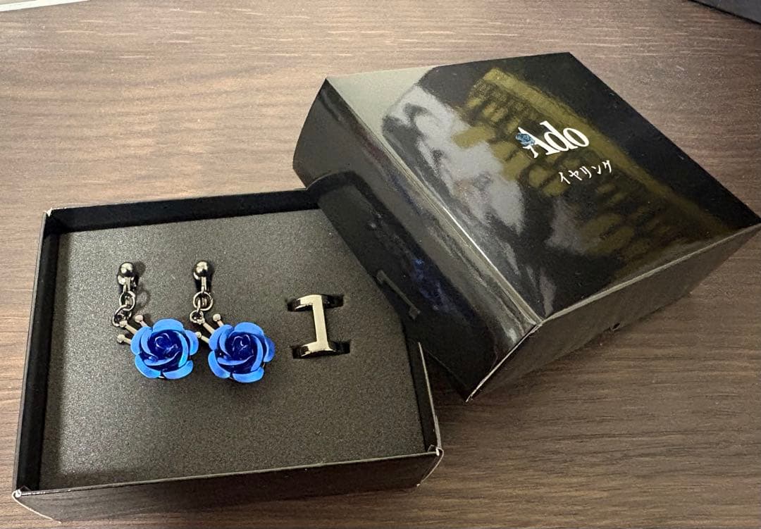 Ado イヤリング VIP特典ブローチセット