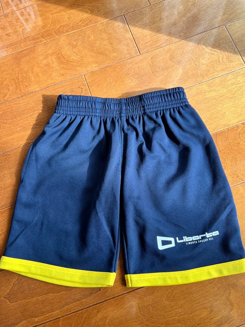 美品　リベルタ　サッカースクール　ユニフォーム　115センチ