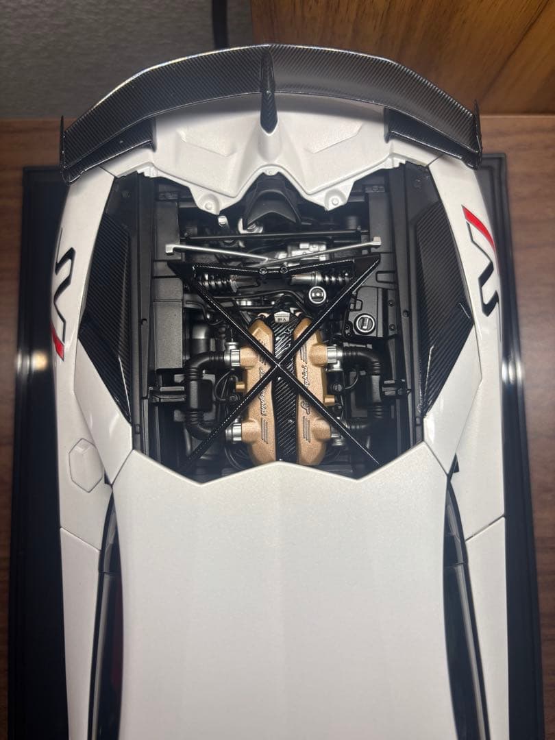 オートアート　ランボルギーニ アヴェンタドール SVJ