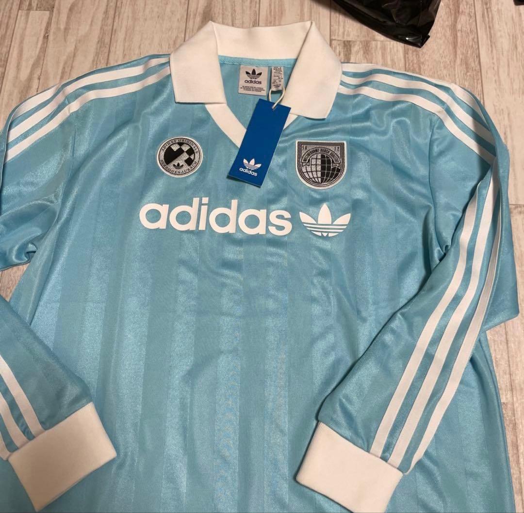 adidas 水色 長袖シャツ エンブレム付き