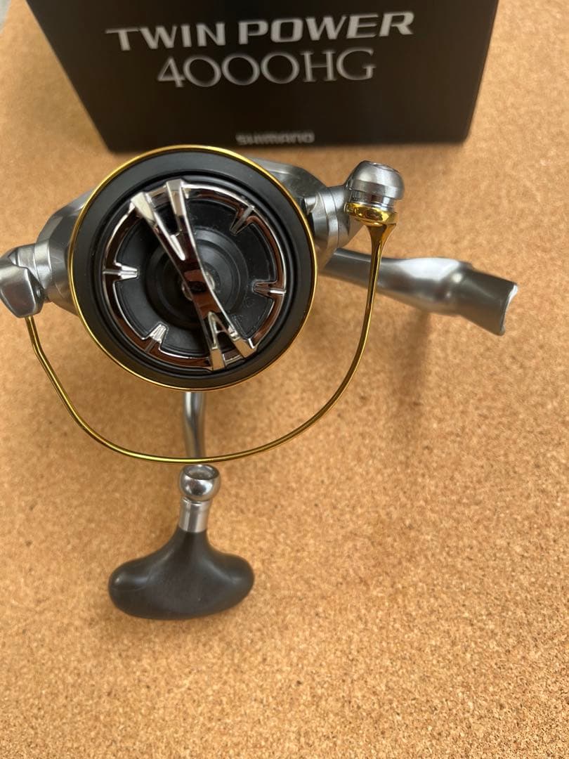 66. 【美品】　SHIMANO TWIN POWER 4000HG