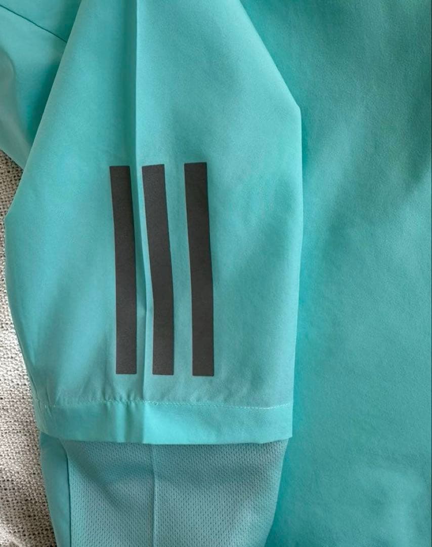 <adidas>ミントグリーン ランニング ウォーキング　ウィンドブレーカー