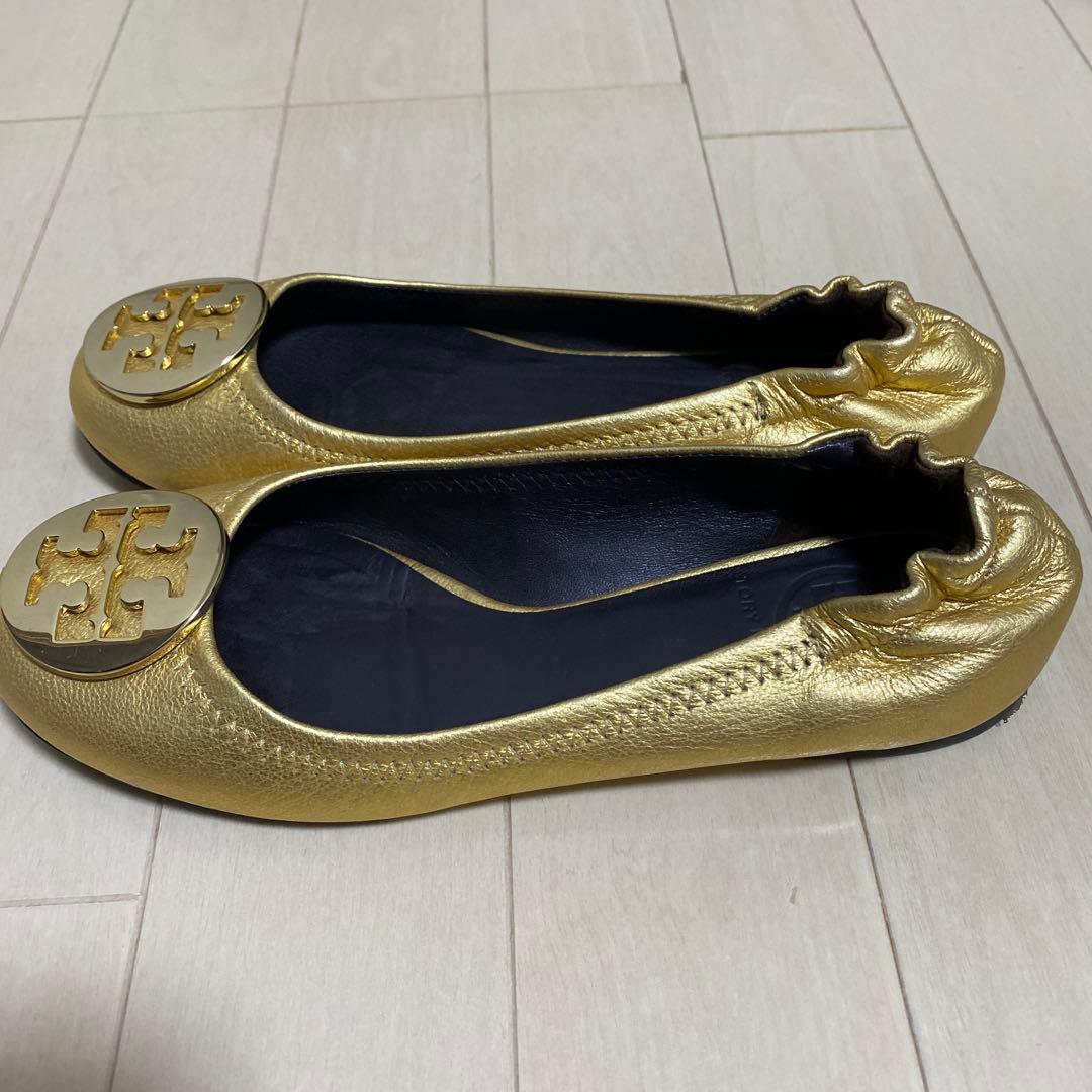 Tory Burch ゴールド フラットシューズ