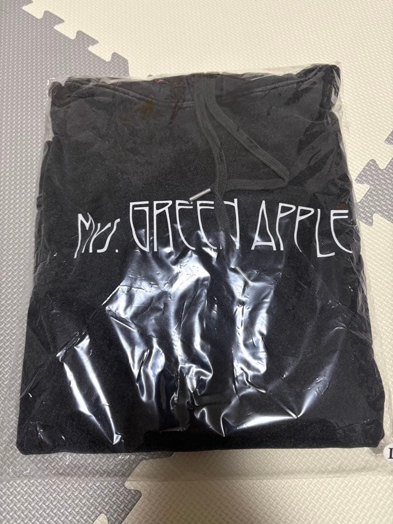 Mr. GREEN APPLE フード付きスウェット　Ｌサイズ