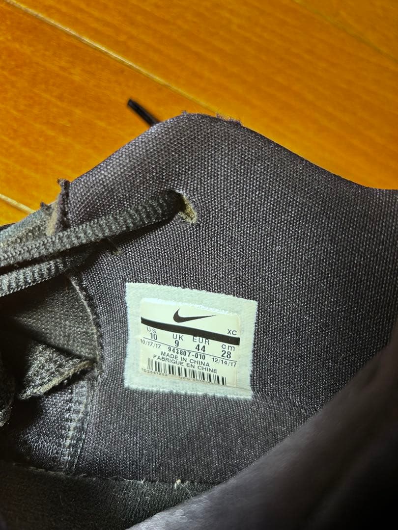 Nike Kyrie 4 バスケットボールシューズ ブラック/オレンジ