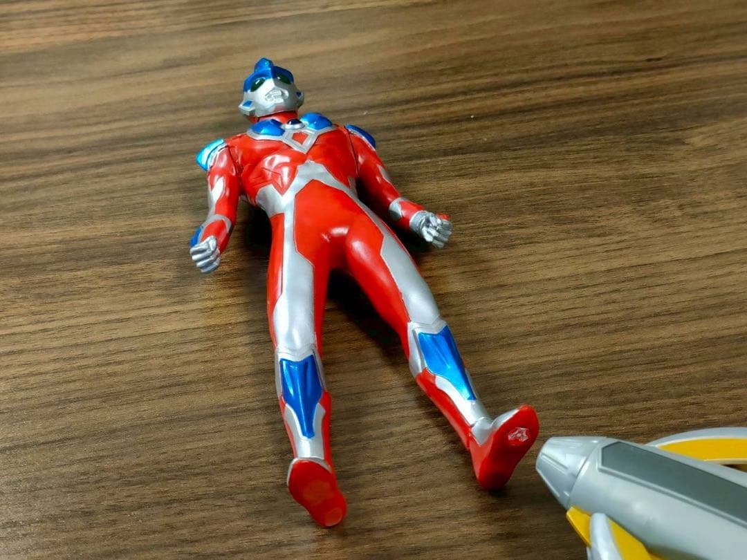 ウルトラマン　まとめ売り　変身アイテムなど　フィギュア　カード　本　動作確認済