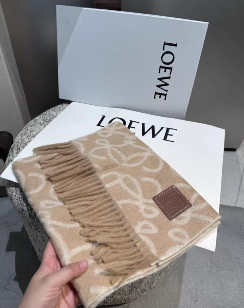 【未使用です】loeweベージュ フリンジマフラー