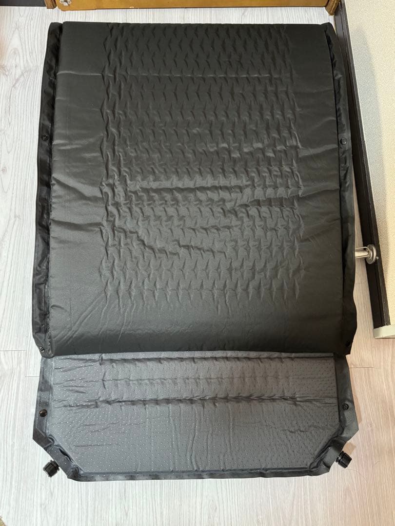 【美品】WAQ インフレータブル式マット 8cm ブラック R値6.0 自動膨張