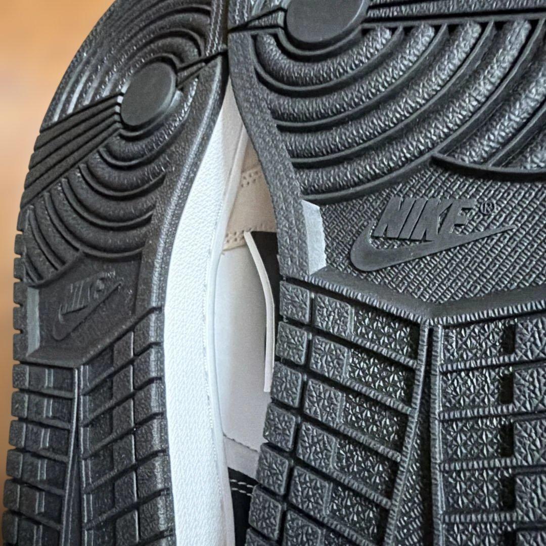 ナイキ エアジョーダン 1 新品未使用