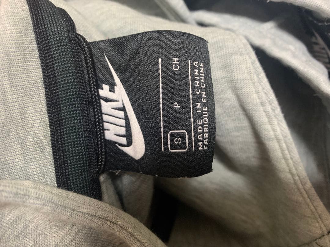 Nike グレー フード付きジャケットとパンツセット