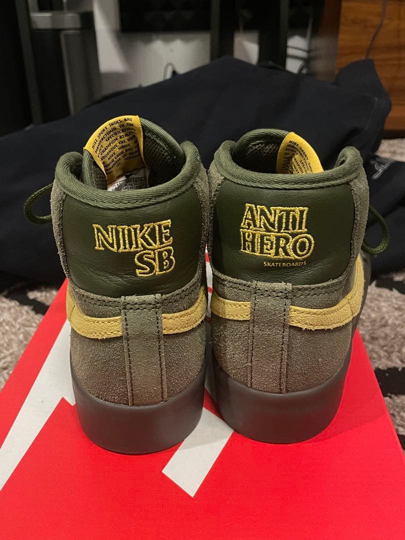 NIKE SB ANTI HERO スニーカー ハイカット　23.5