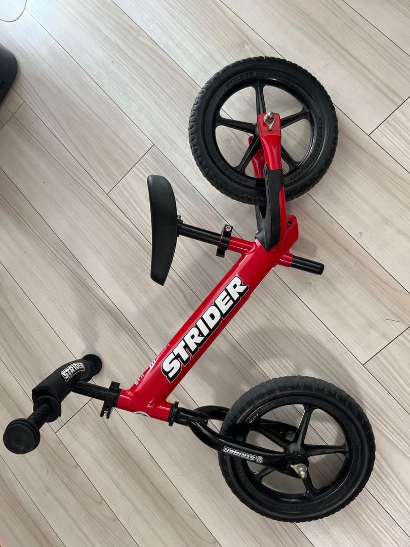 ストライダー12インチ　赤　STRIDER