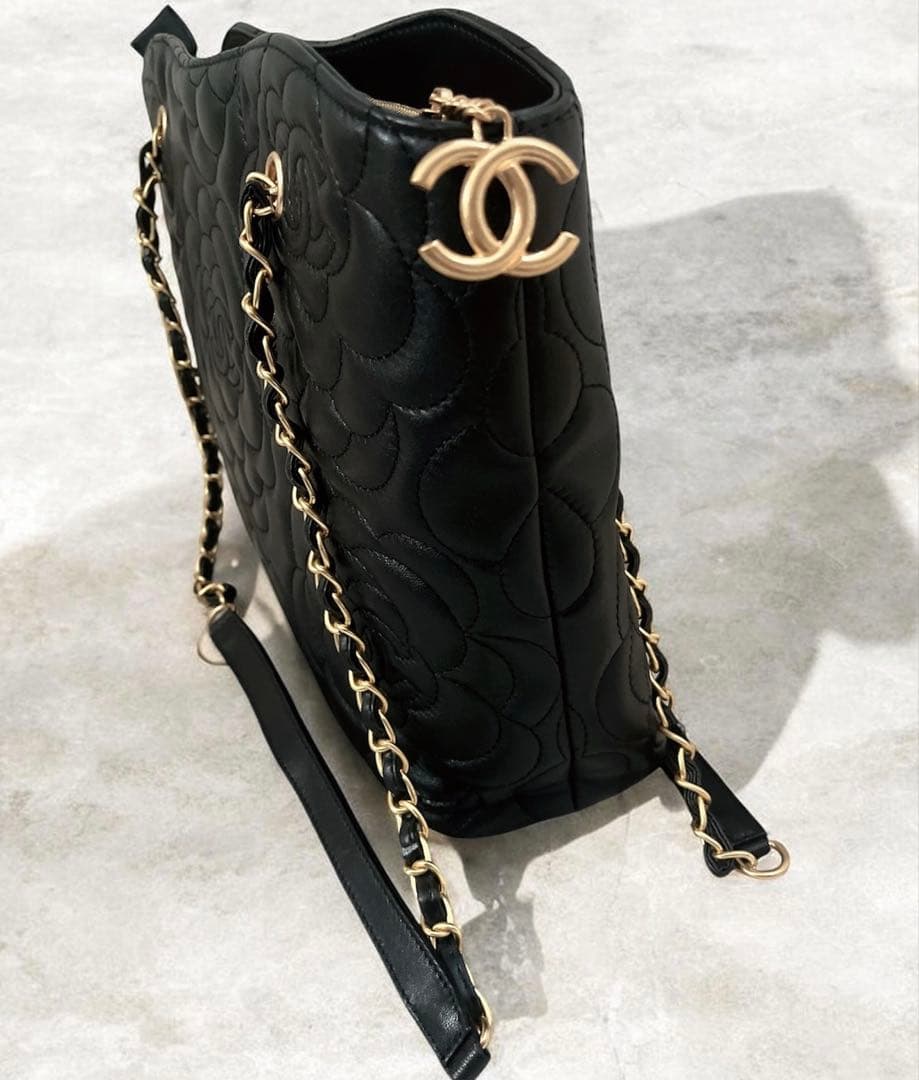 CHANEL　トートバッグ　ゴールドチェーン　キルティング　ノベルティ