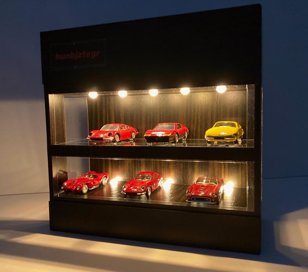 1/64展示10台可能・黒木基調・2層式ディスプレーBOX / ネオジオラマ