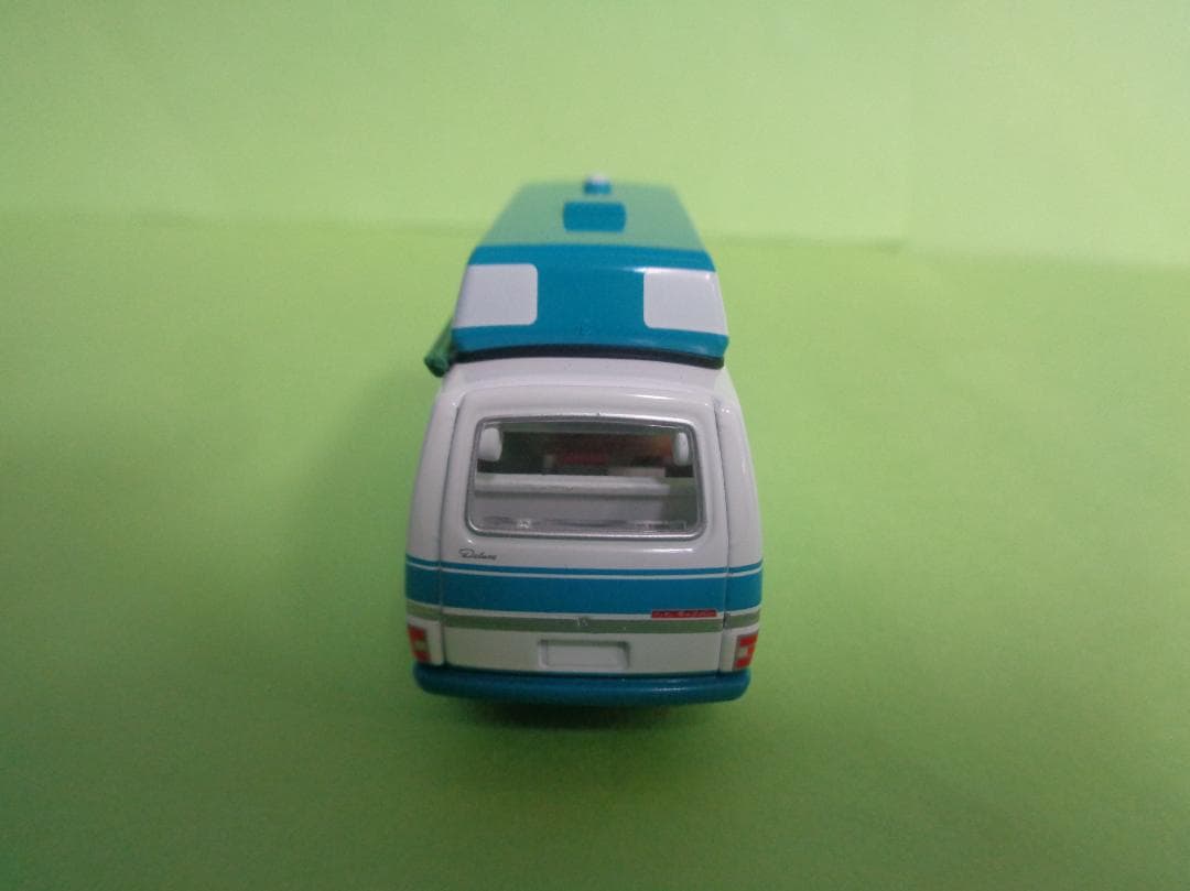 トミカリミテッドヴィンテージネオ　LV-N312a　キャラバン　キャンピングカー