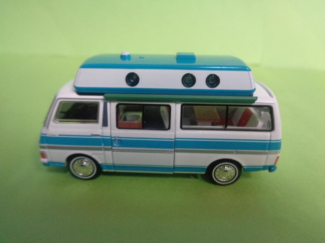 トミカリミテッドヴィンテージネオ　LV-N312a　キャラバン　キャンピングカー
