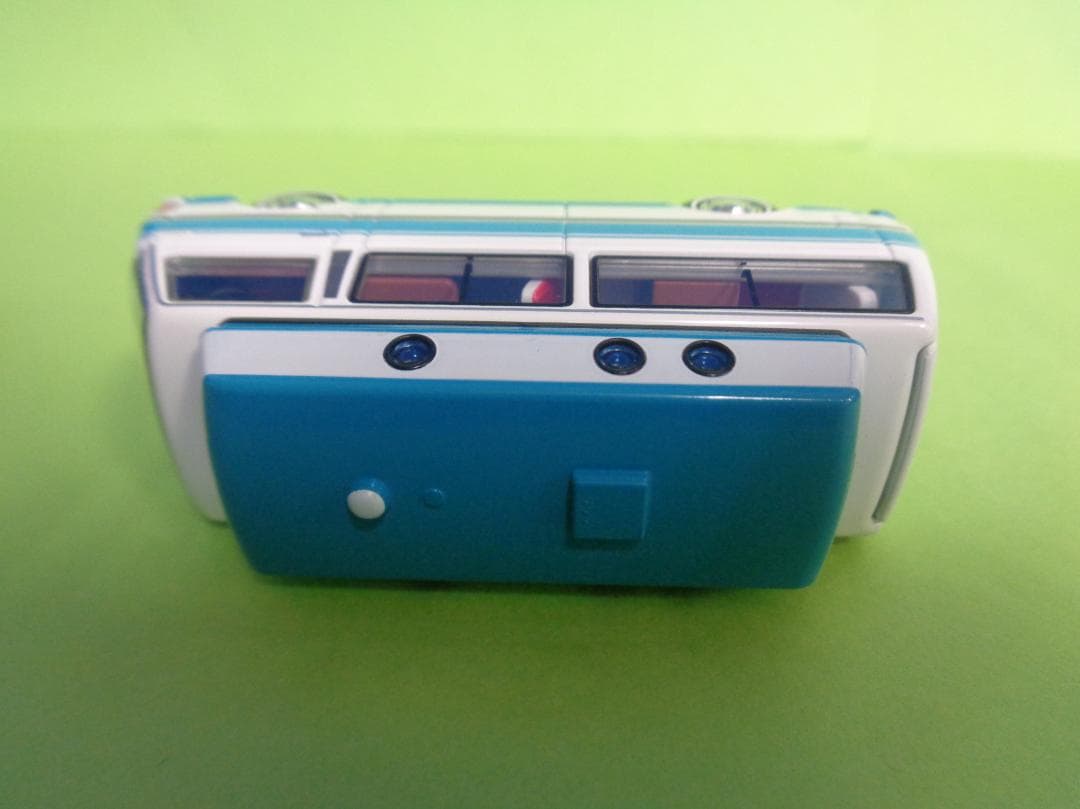 トミカリミテッドヴィンテージネオ　LV-N312a　キャラバン　キャンピングカー